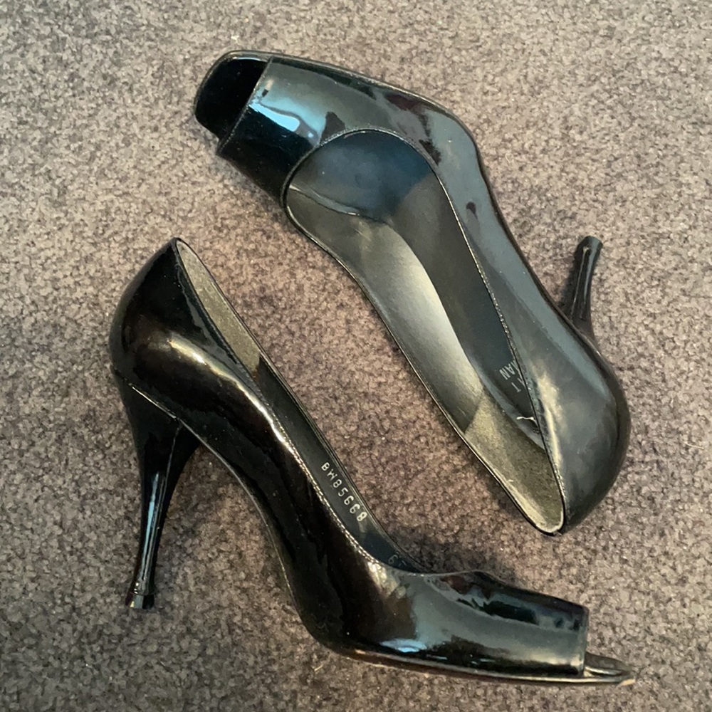 Stuart Weitzman black patent leather pump size 6.5 - Picture 6 of 11